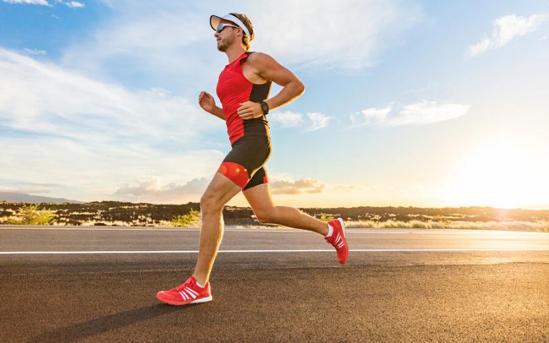 Runner corre su strada